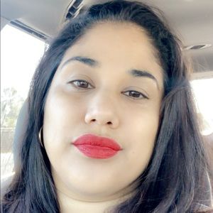 Meet your Posher, Desiree